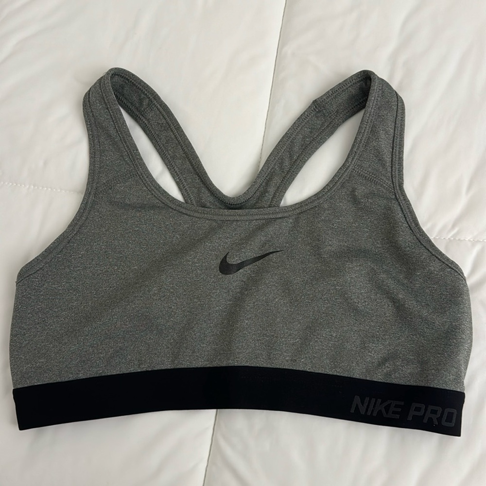 Size M sports bra